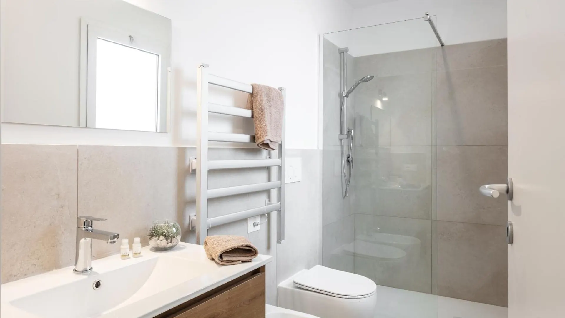 بيت ضيافة Lena'S Rooms أولبيا