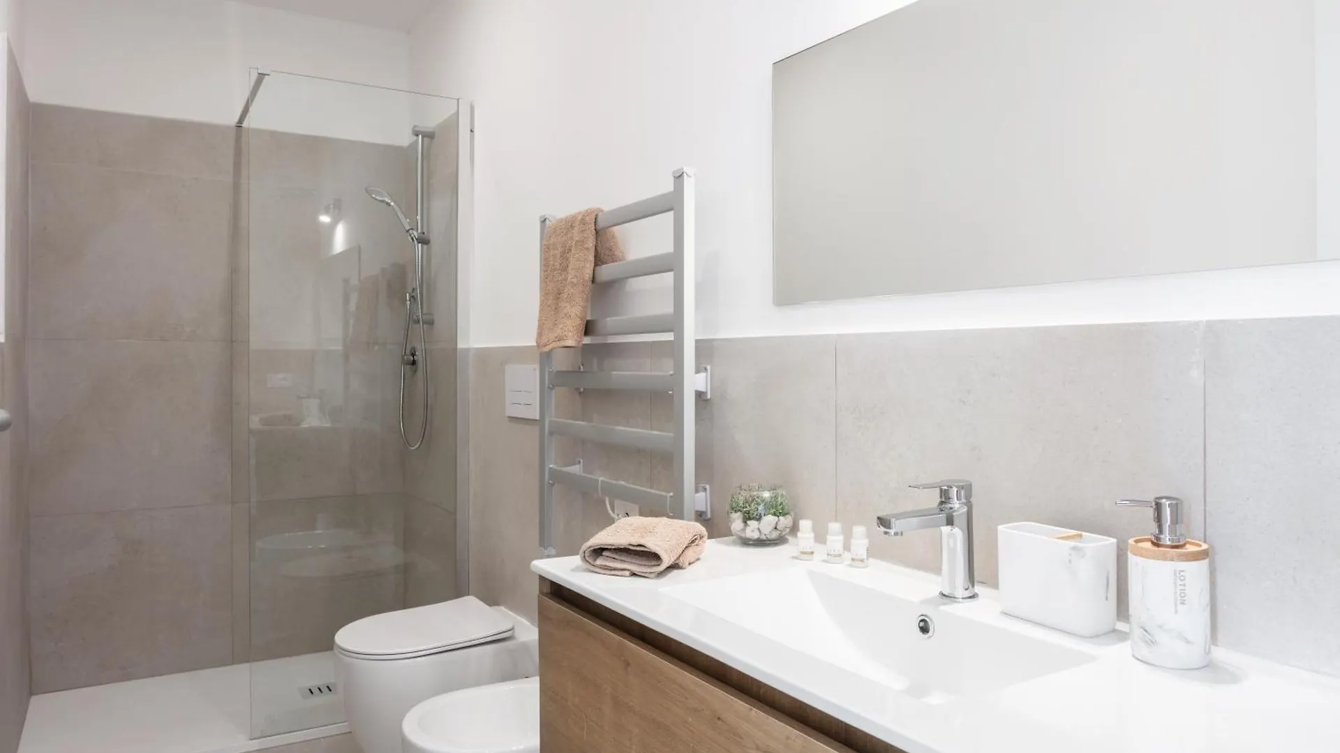 بيت ضيافة Lena'S Rooms أولبيا